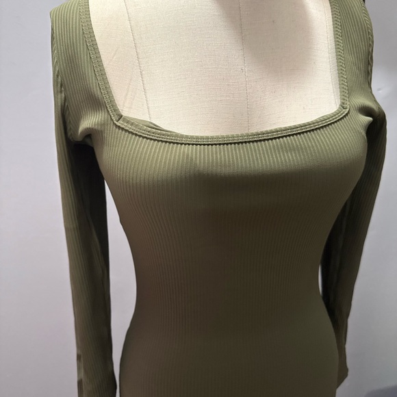 Forever 21 Olive Green Ribbed Long Sleeve Outfit - Picture 3 of 7